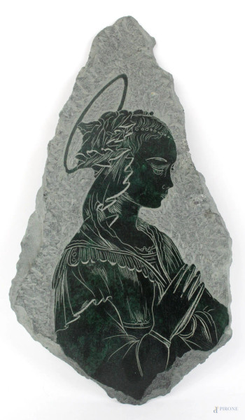 Lastra in pietra verde incisa a soggetto di Madonna Lippina, cm. 23x13, XX secolo.
