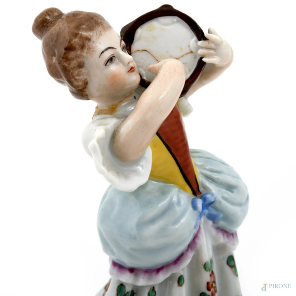 Lotto di quattro statuine in porcellana Capodimonte raffiguranti musicanti, altezza massima cm 11