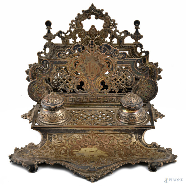 Servito da scrittoio in bronzo argentato, XX secolo, cm 26x34x26, (segni di usura)