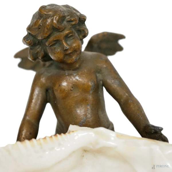 Lotto composto da due applique e tre putti in metallo e bronzo, XX secolo, misura max cm 27,5