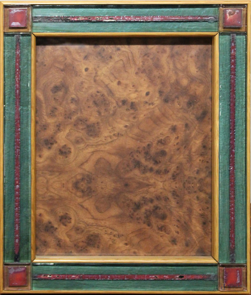 Cornice portafoto in legno con ricami in pietra, cm 25 x 20.