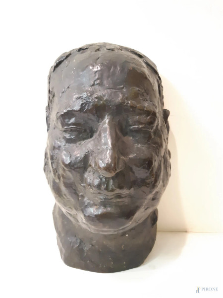 Volto, scultura in bronzo brunito h 32,5 cm.