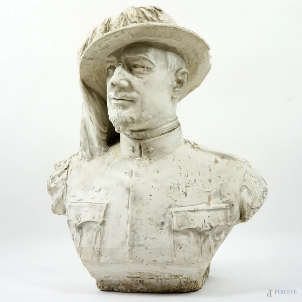 Bersagliere, scultura in gesso, cm 69x62, XX secolo, (difetti).