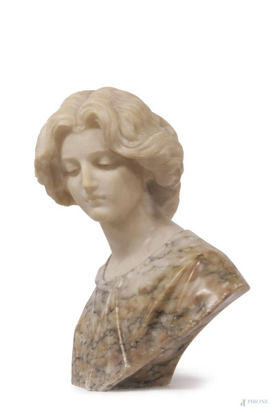 Busto di fanciulla, scultura in marmo, periodo liberty, H 43 cm.