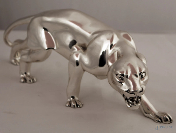 Pantera, scultura in metallo bagnata in argento, h.13x34 cm