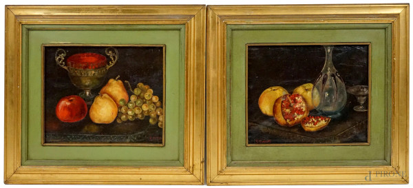 Coppia di nature morte con frutta, olio su tela, cm 22x36, firmate, entro cornici.