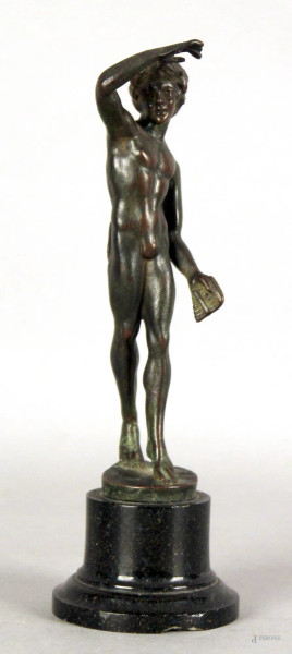 Fauno musicante, scultura in bronzo con base in marmo, altezza 16,5 cm.