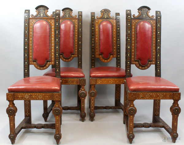 Quattro sedie in legno intarsiato in madreperla, gambe a rocchetto raccordate da traversa, sedute e schienali imbottiti e rivestiti in cuoio rosso, alt. cm 113, (difetti)