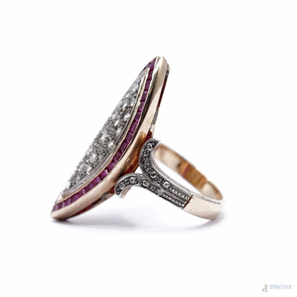 Anello in oro basso 14 kt, rubini 2,10 ct, diamanti 0,55 ct, misura n. 17, peso gr. 8
