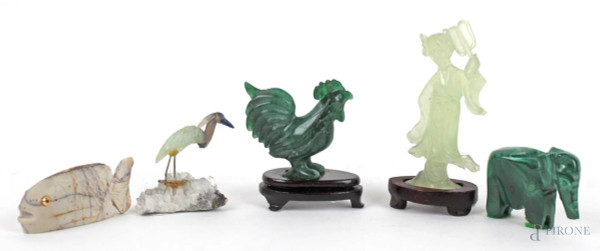 Lotto composto da cinque sculture a soggetto di animali ed una figura femminile, in materiali diversi, altezza max cm. 9, arte orientale, XX secolo.