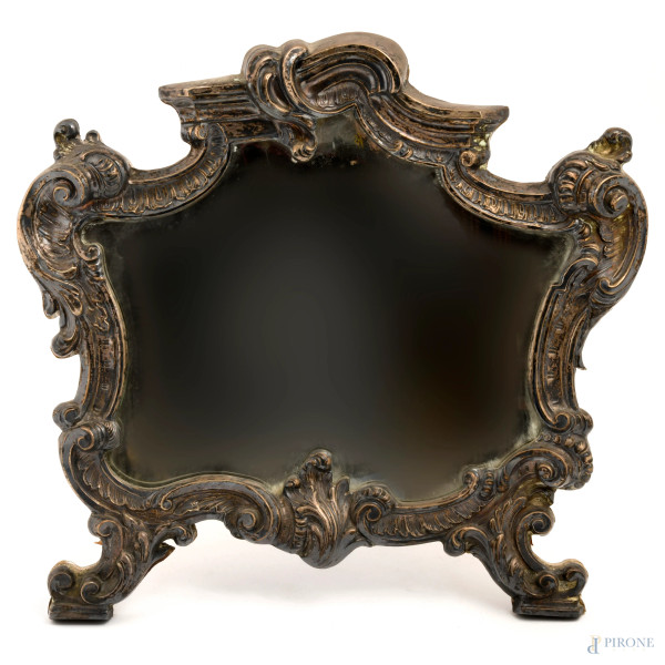 Cartagloria rivestita al fronte da lamina argento finemente cesellata, con ricca decorazione a volute, teste angeliche e motivi a roccaille, cm 56x70, luce dello specchio cm 45x47, (difetti)
