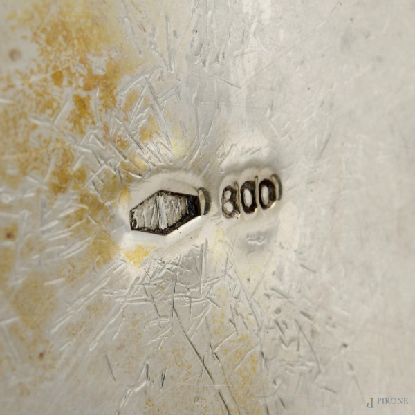 Versatoio in argento 800/000 finemente cesellato, altezza cm 22,5, peso gr 470