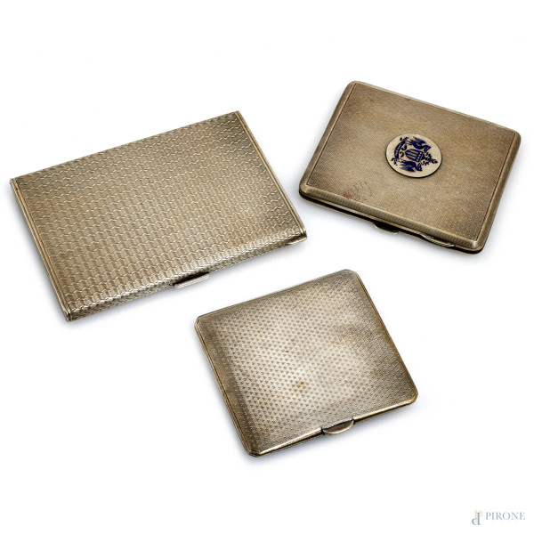 Lotto composto da tre portasigarette in argento, XX secolo, misure massime cm 12x8,5, peso complessivo gr  399