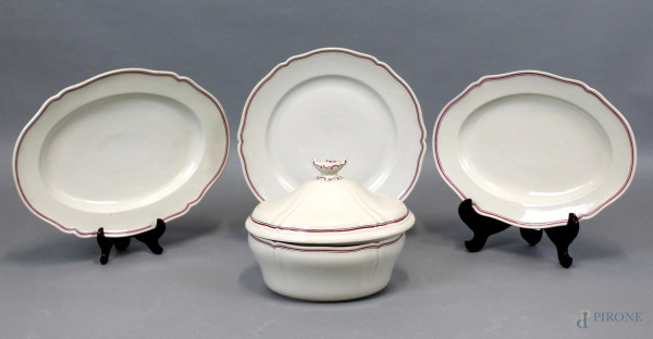 Lotto di tre vassoi ed una zuppiera in porcella Richard Ginori, prima metà XX secolo, (difetti).