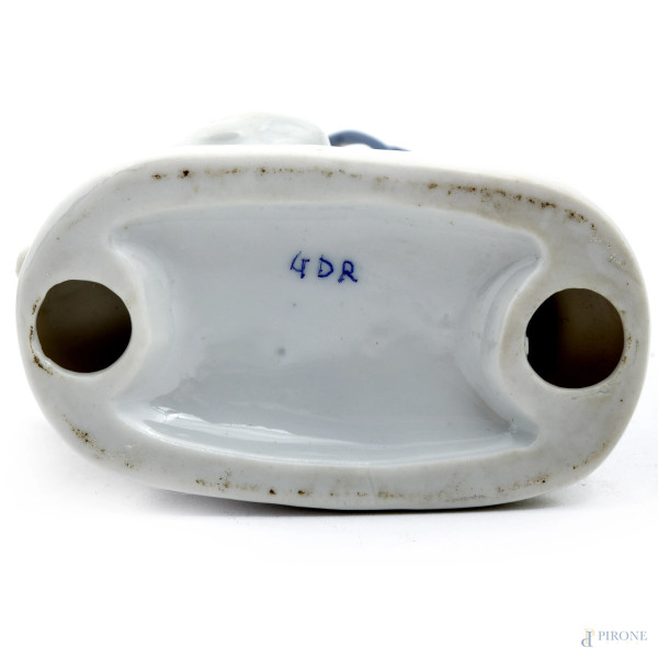 Lotto di quattro statuine in porcellana danese, altezza massima cm 15, (rotture e restauri)