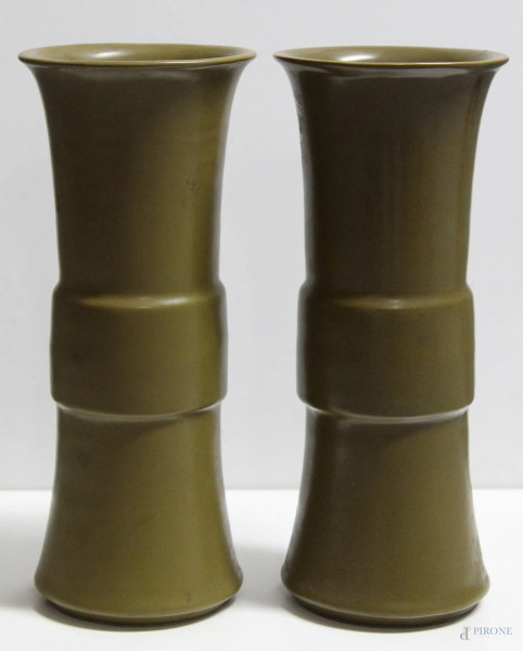 Coppia di vasi in maiolica verde, Arte Orientale, h. 31cm