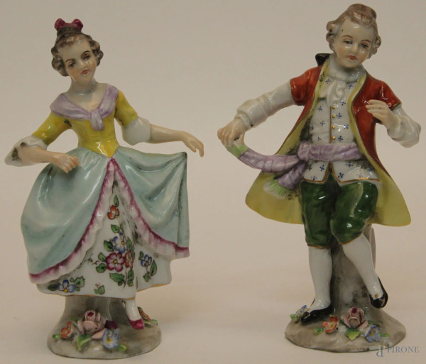 Dama e cavaliere, figure in porcellana Capodimonte, H 12 cm.