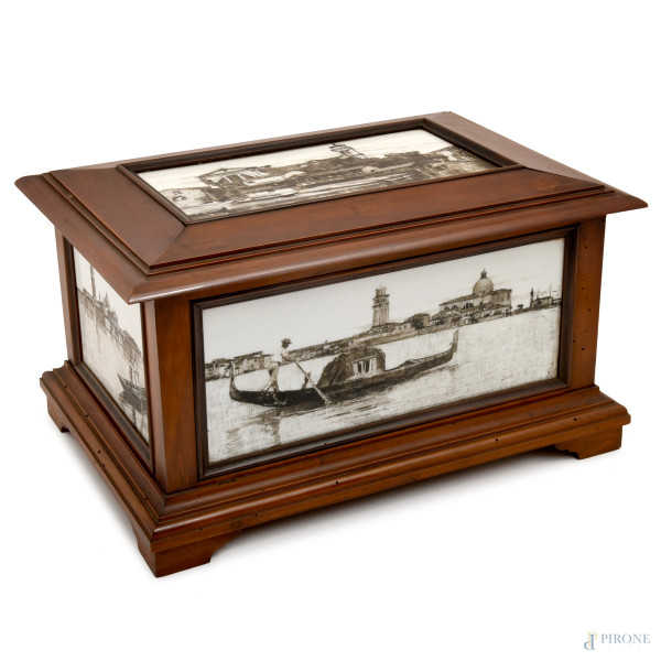 Servizio di 12 tazzine e 12 piattini in porcellana dipinta a mano con scorci e vedute di Venezia ...