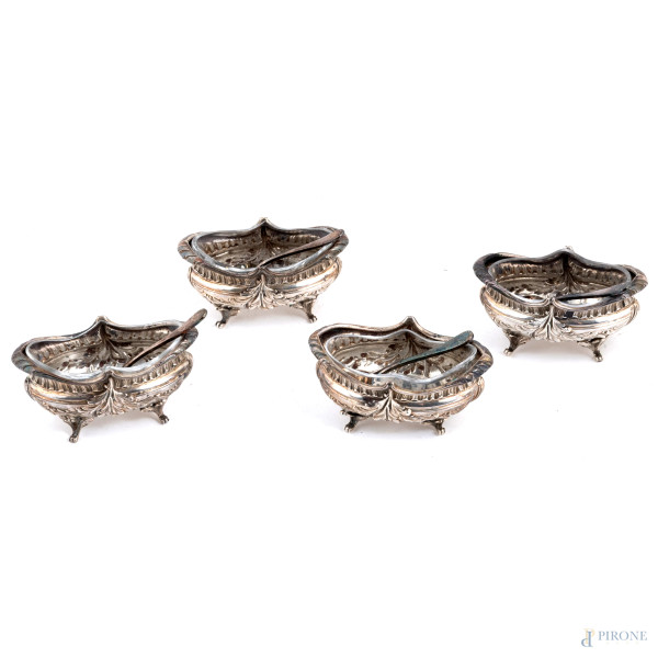 Lotto di quattro salierine in argento con cucchiaini EPNS, cm  3,5x7x4, peso argento gr 130