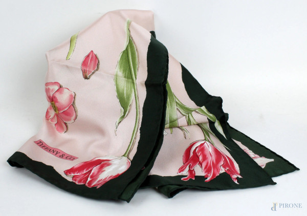 Tiffany & Co, foulard in seta, fantasia floreale su fondo rosa e bordi in verde scuro, cm 90x90