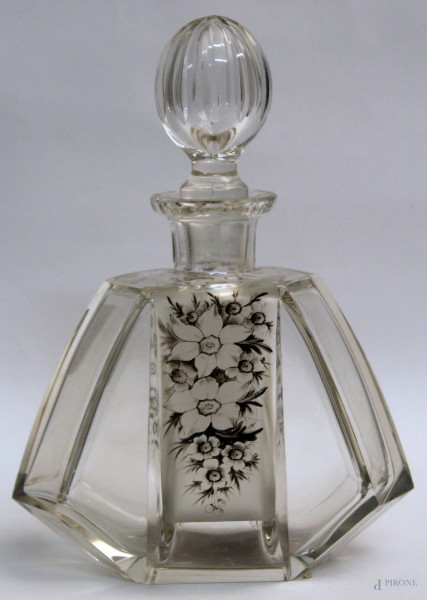 Bottiglia dec&#242; in cristallo con decori floreali, H. 24 cm.