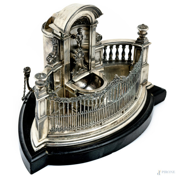 Lampada a carburo in metallo argentato su base in marmo realizzata a riproduzione del Manneken Pi...