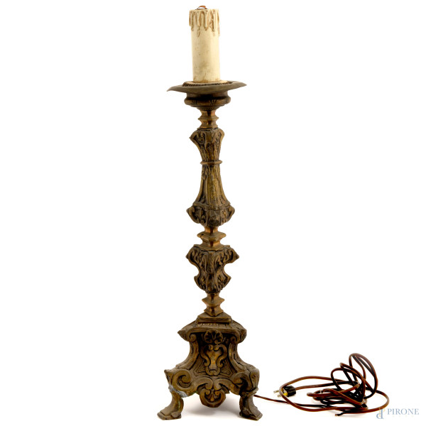 Candeliere in metallo montato a lampada, XX secolo, altezza cm 71, (difetti)