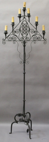 Candelabro da terra in ferro battuto a sette fiamme, XIX sec., H 196 cm.