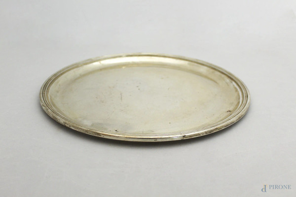 Piatto tondo in argento, diam. 33 cm, gr.596