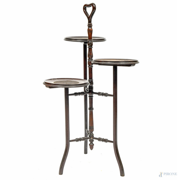 Struttura portavasi in legno a triplice ripiano, XX secolo, cm 86x40x49 ca., (Segni di usura, scalfiture, fessurazioni, difetti)