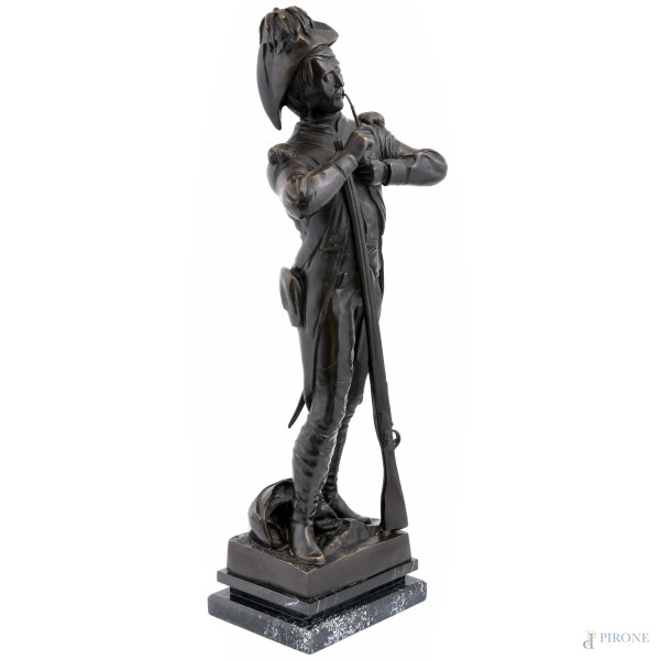 Henry Étienne Dumaige, Ufficiale, scultura in bronzo con base in marmo, firmato e datato "Paris 1...