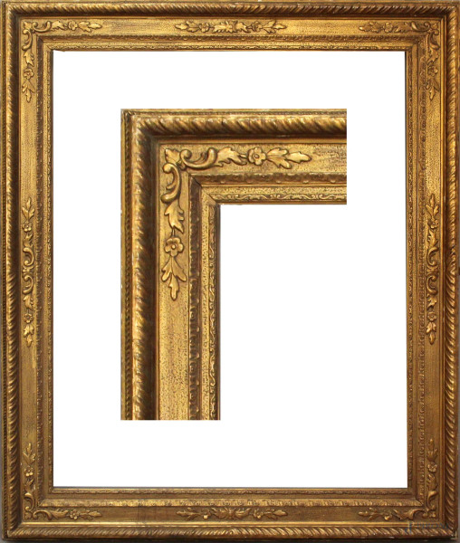 Cornice dell&#39;800 in legno e pastiglia, misure specchio 103x128, ingombro 132x156 cm.