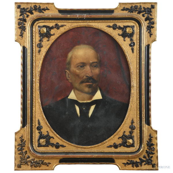 Ritratto virile, XIX-XX, olio su tela, cm 54x43, entro cornice, (segni di usura, abrasioni, piccole cadute di colore, ondulazioni della tela)
