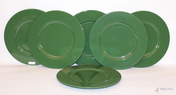 Lotto di dodici sotto piatti in ceramica verde, marcato Boutique Tiffany, diam.32cm