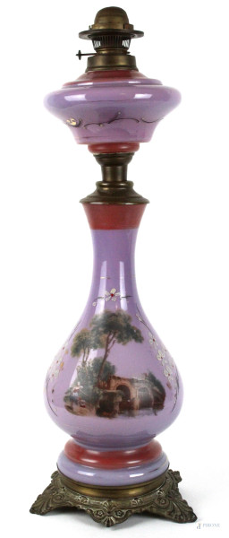 Lampada in opalina color lillà con decoro in decalcomania raffigurante paesaggio, altezza cm 58, prima metà XX secolo, (mancante parafiamma).