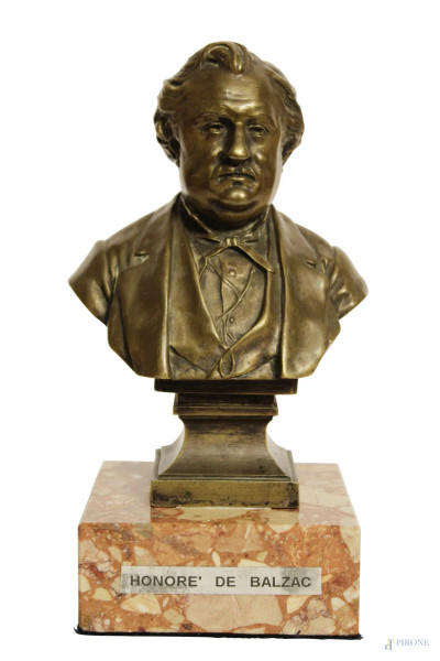 Honor&#232; De Balzac, busto in bronzo con base in marmo, H 20 cm.