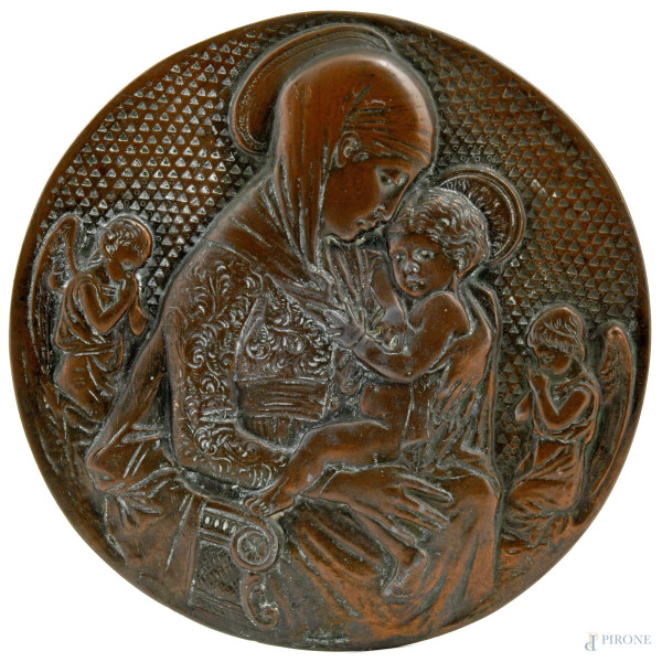 Placca circolare in bronzo raffigurante Madonna con Bambino, XX secolo, diametro cm 21