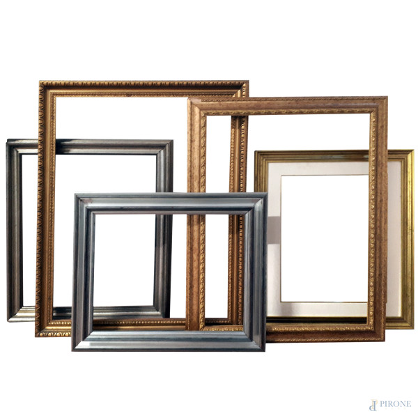 Lotto composto da cinque cornici di varie misure, misura massima (luce interna) cm 62x82, misura minima cm 50x40