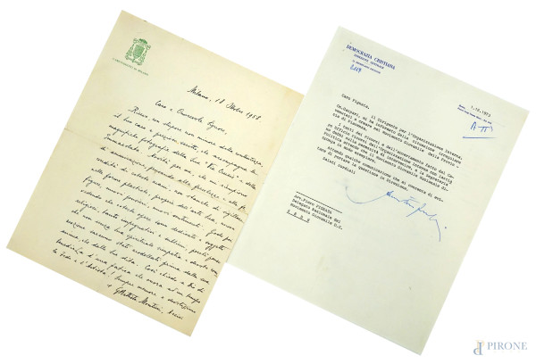 Lotto di due documenti d'argomento politico, recanti  firme autografe degli onorevoli Giulio Andreotti e Giovan Battista Montini, datati 1958 e 1973, misure max cm 28x22.