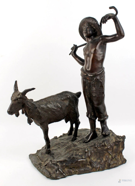 Tommaso  Campajola - (Attribuito), Giovane pastore con capretta, scultura in bronzo a patina scura, altezza cm. 43,5