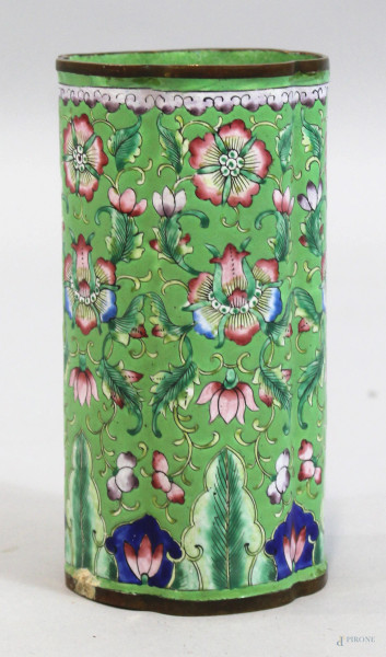 Contenitore cilindrico in bronzo smaltato e dipinto a decoro di fiori, arte orientale, altezza 13 cm, primi &#39;900.