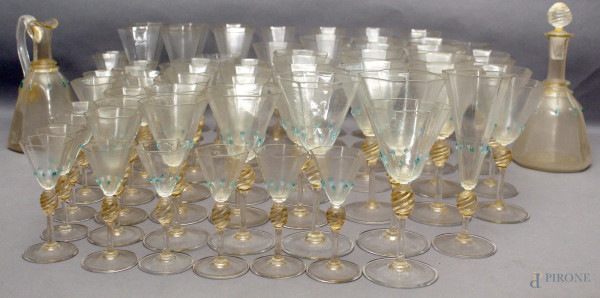 Servizio di bicchieri di linea ottagonale con gocce a rilievo celesti in vetro di Murano.