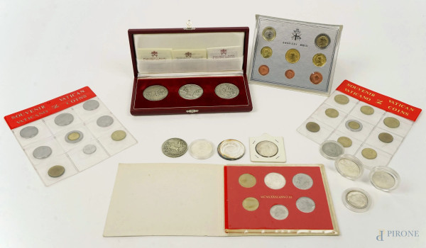 Lotto composto da varie monete e medaglie in argento e metallo, Italia e Città del Vaticano, XX secolo