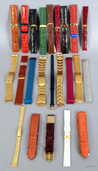 Lotto composto da ventitre cinturini per orologi in materiali diversi.
