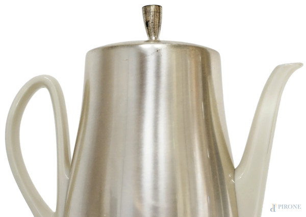 Lotto composto da due teiere, una formaggera ed una burriera in metallo argentato, vetro e cerami...