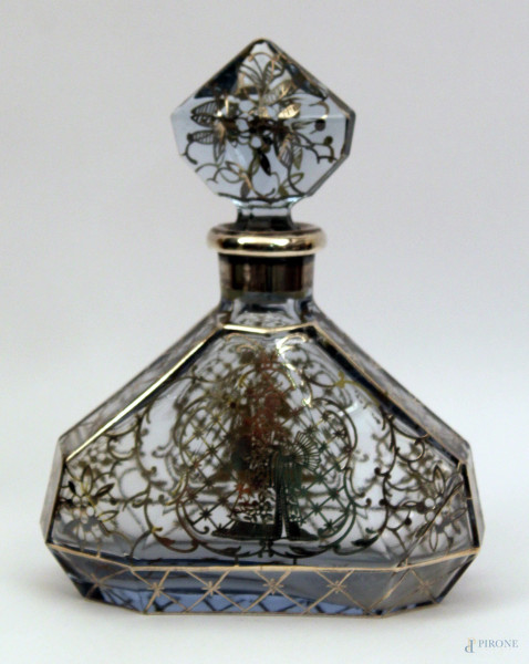 Bottiglia in vetro con applicazioni in argento, primi 900, h. cm 22.
