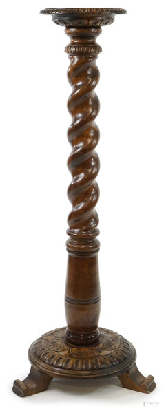 Colonna in legno scolpito a torchon, inizi XX secolo, base circolare poggiante su piedini sagomati, cm h 124
