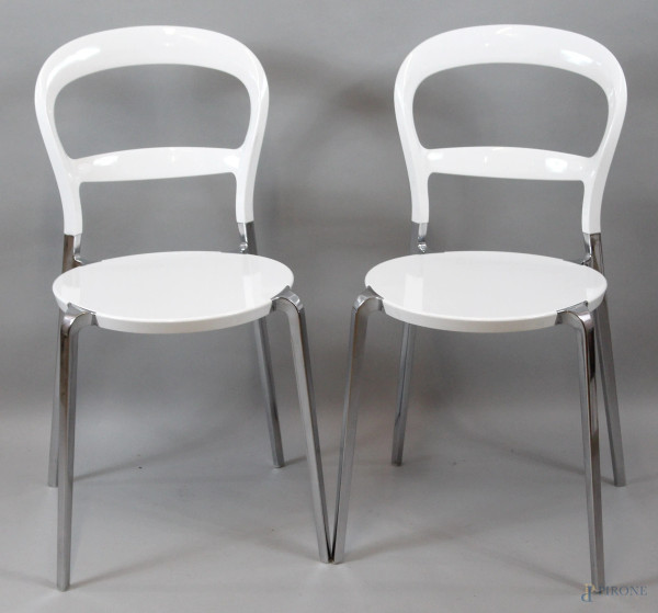 Coppia sedie Calligaris, modello Wien, in alluminio e policarbonato color bianco.