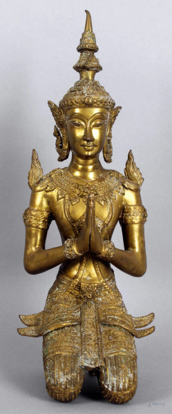 Divinit&#224; orientale in bronzo, altezza 33 cm, XX secolo.