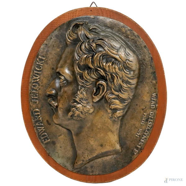 Placca in bronzo su base in legno ritraente Edward Jelowicki, incisa "Wlad Oleszczynski / Paris 1841", cm 24,5x19